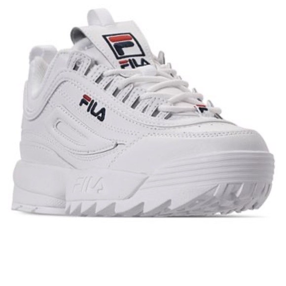 white chunky fila shoes